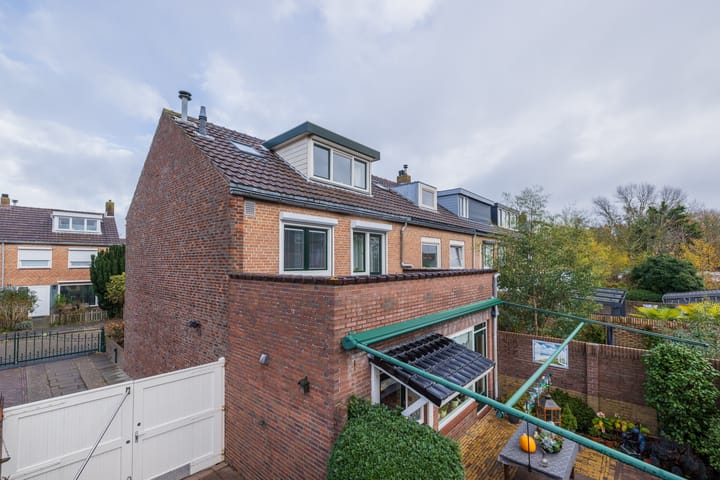 Foto 2 van Van Baerlestraat 13