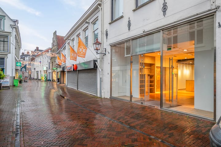 Donkerstraat 18
