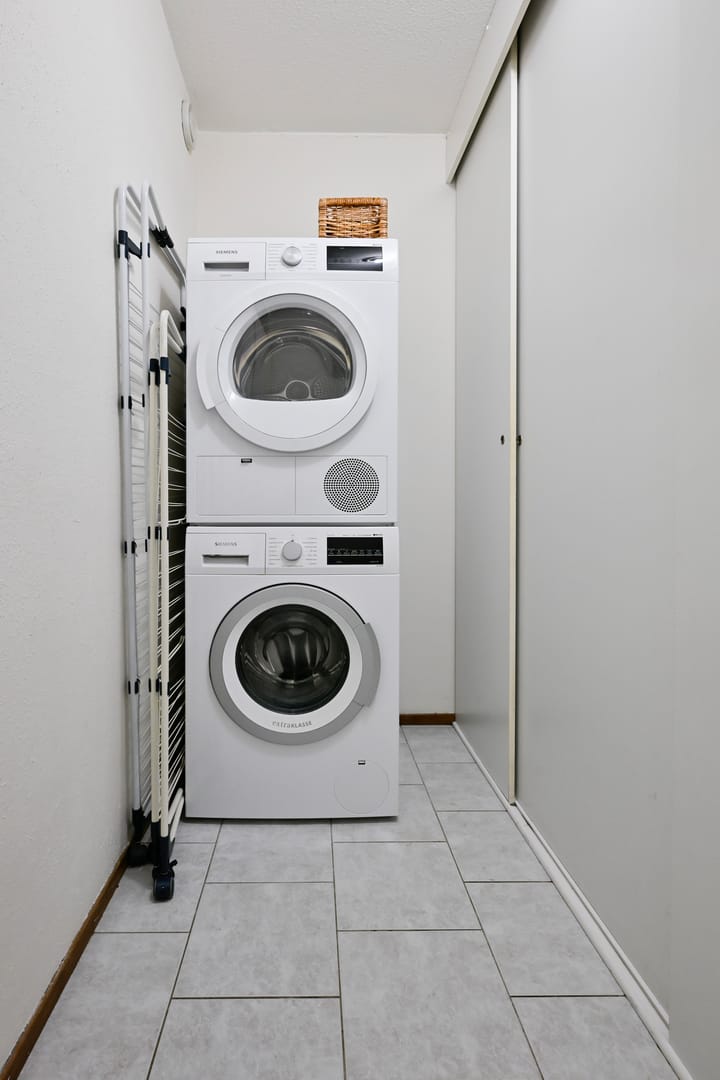 Photo 13 of Steenuil 64