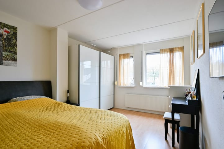 Photo 16 of Steenuil 64