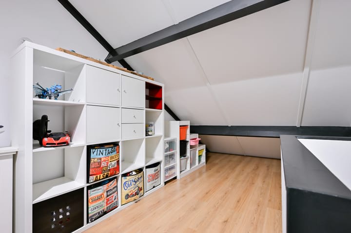 Photo 26 of Steenuil 64