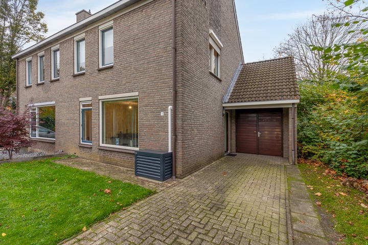 Bekijk foto 3 van René van Oranjestraat 1