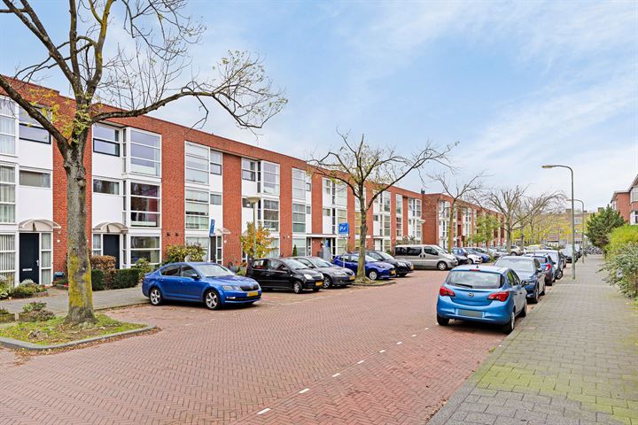 View photo 2 of Amerongenstraat 33