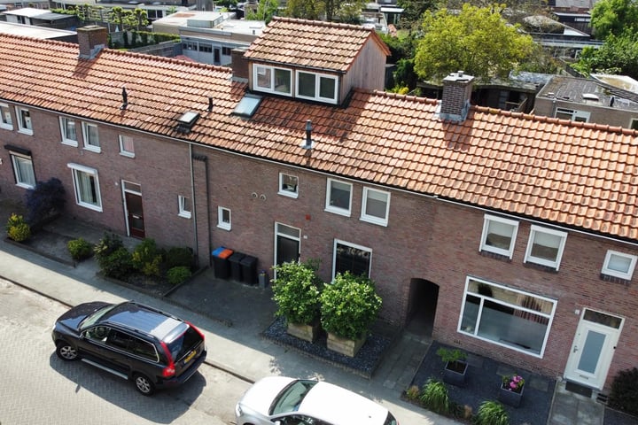 View photo 1 of Wethouder van Besouwstraat 32