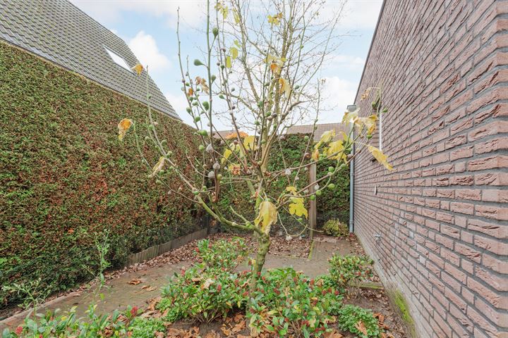 Bekijk foto 47 van Van Sonsveldstraat 12