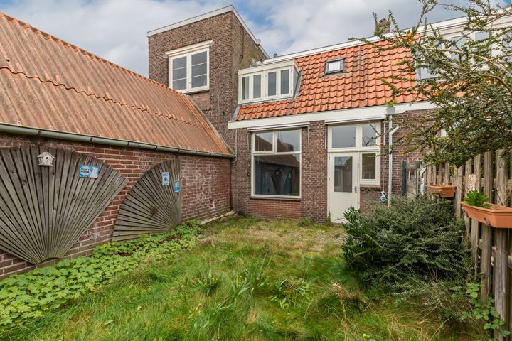 View photo 2 of Ben Viljoenstraat 22