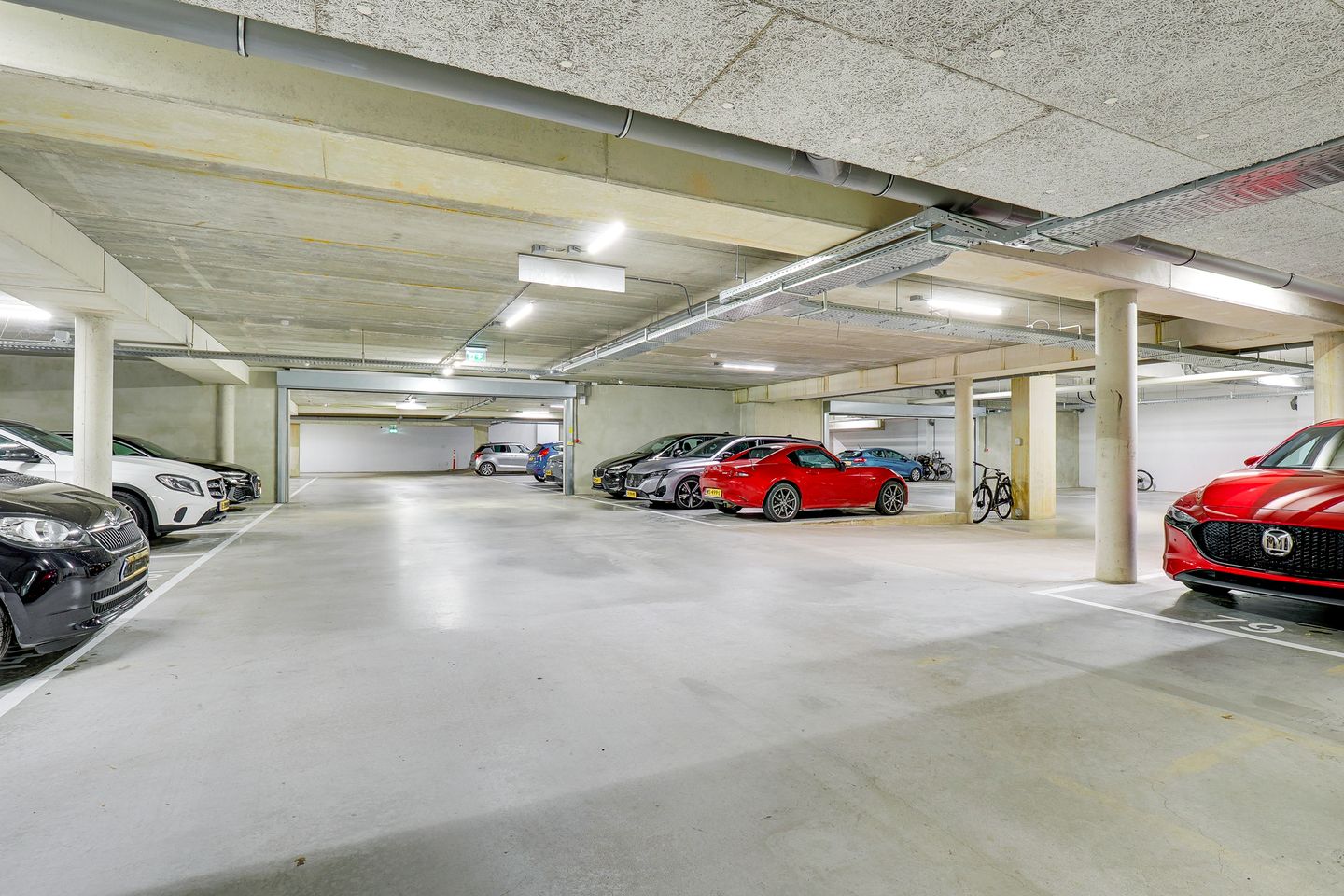 Foto 35 van San Marinostraat 145