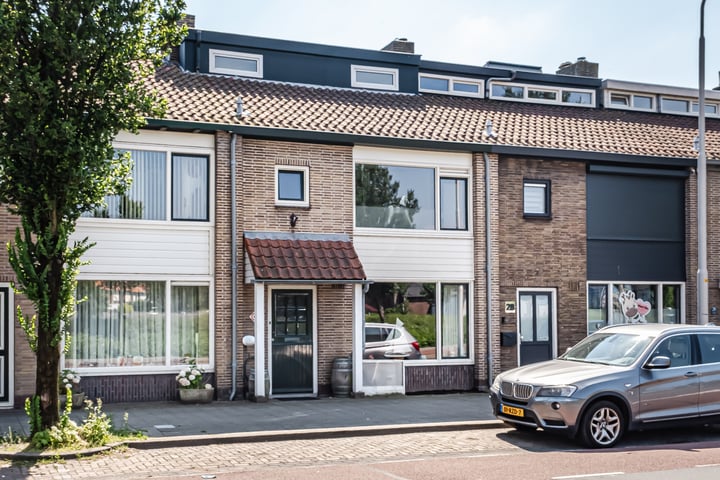 Bekijk foto 1 van Linnaeusstraat 30