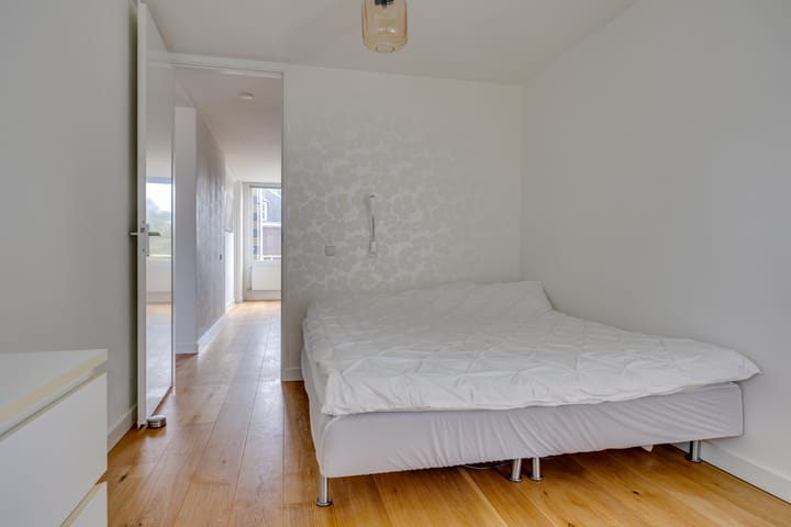 Photo 14 of Arthur van Schendelstraat 35