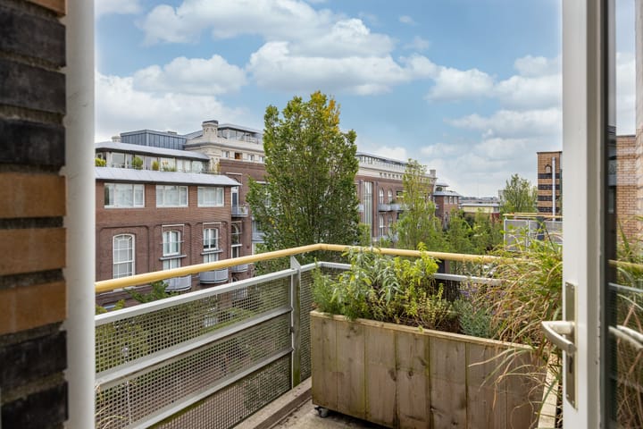 Photo 16 of Arthur van Schendelstraat 35