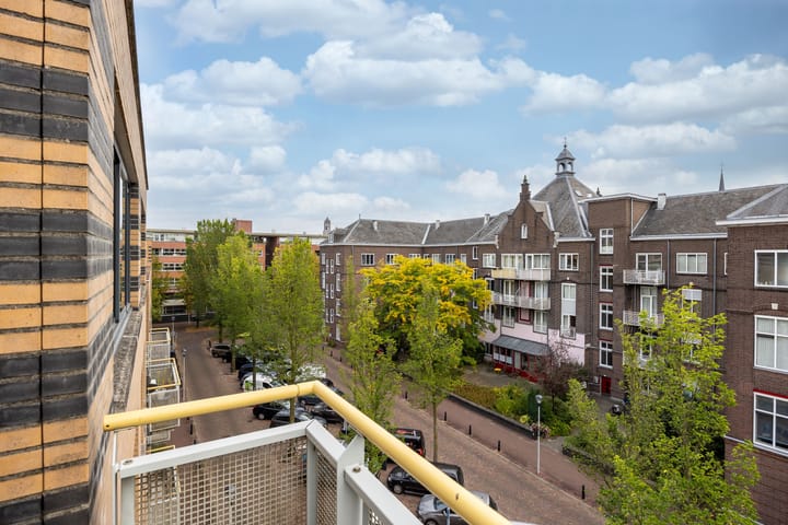 Photo 17 of Arthur van Schendelstraat 35
