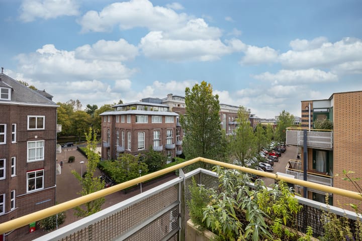 Photo 18 of Arthur van Schendelstraat 35