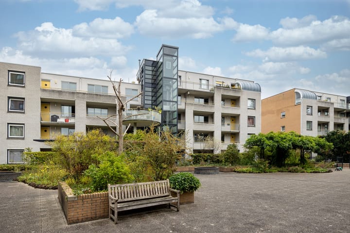 Photo 24 of Arthur van Schendelstraat 35