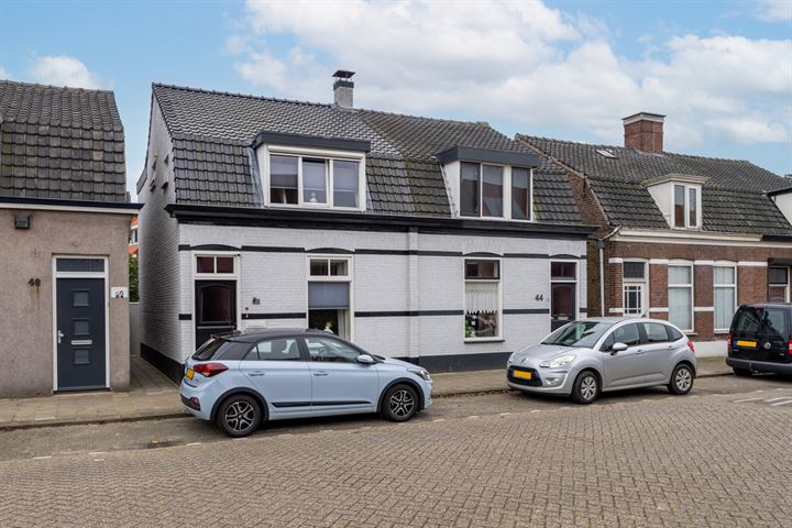 View photo 1 of Monseigneur Völkerstraat 46