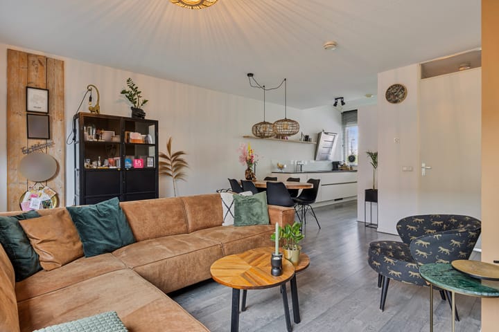 Foto 13 van Vrouw Avenweg 172