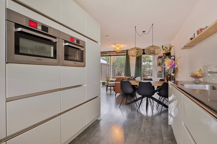 Foto 16 van Vrouw Avenweg 172