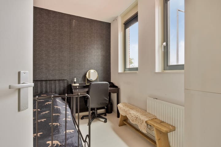 Foto 23 van Vrouw Avenweg 172