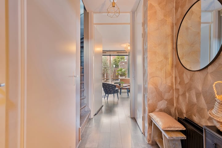 Foto 10 van Vrouw Avenweg 172