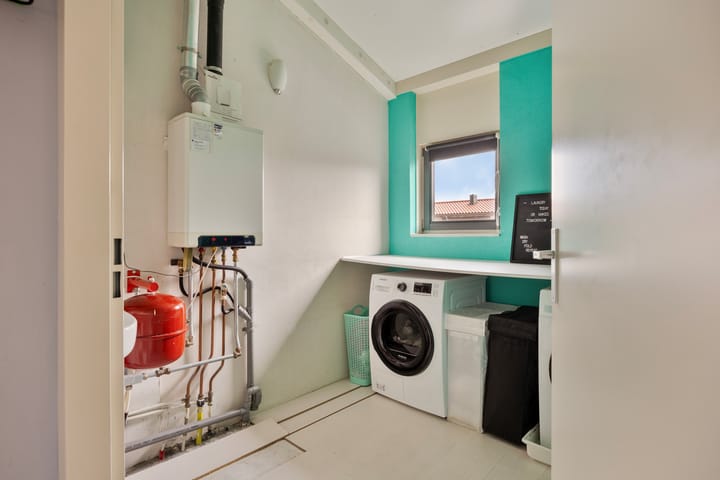 Foto 30 van Vrouw Avenweg 172