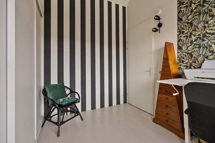 Foto 32 van Vrouw Avenweg 172