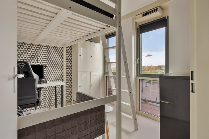 Foto 33 van Vrouw Avenweg 172