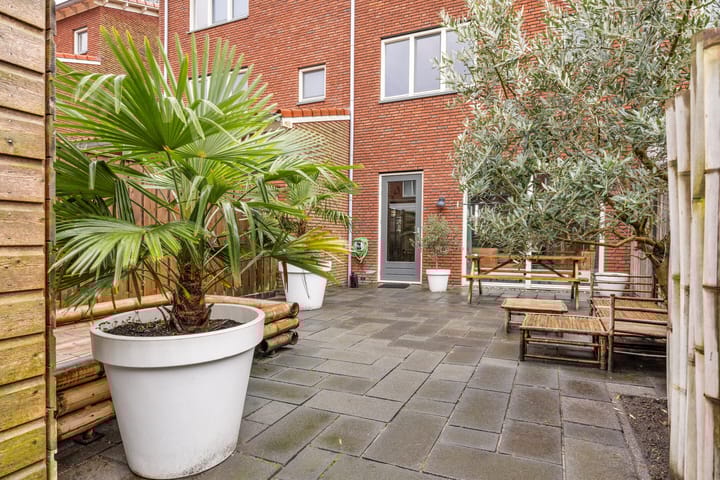 Foto 39 van Vrouw Avenweg 172