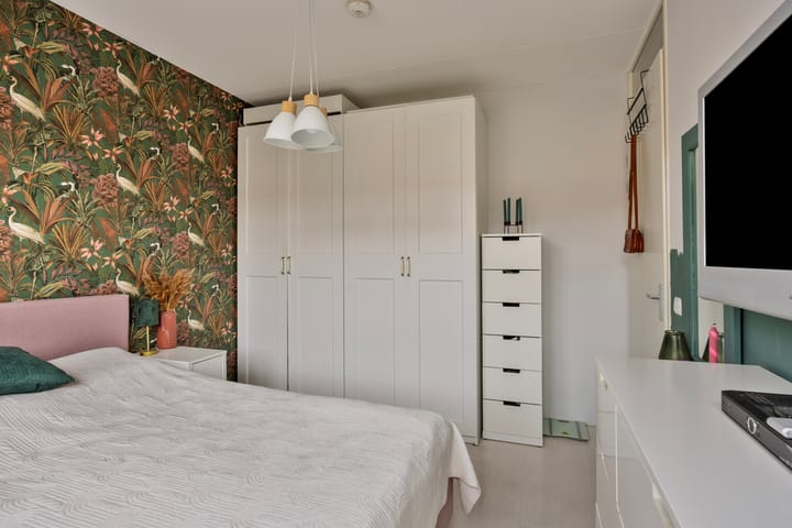 Foto 20 van Vrouw Avenweg 172