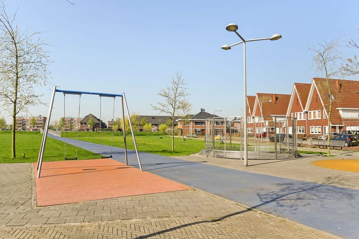 Foto 47 van Vrouw Avenweg 172