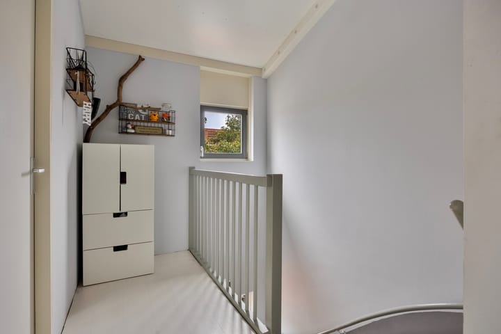 Foto 28 van Vrouw Avenweg 172