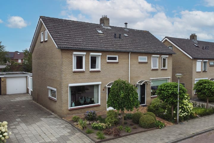 Foto 1 van Joost van den Vondelstraat 8