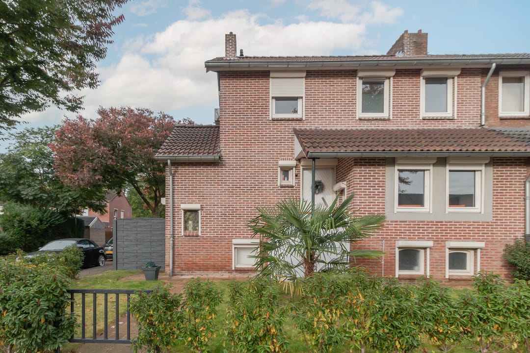 Photo 1 of Bredeweg 350