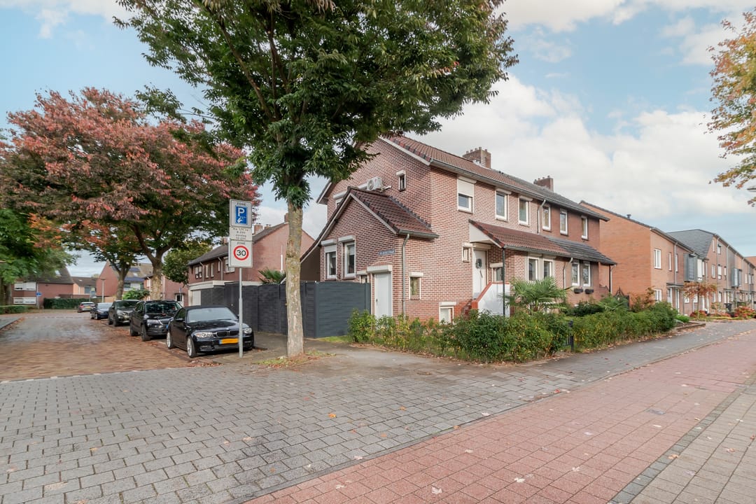 Photo 2 of Bredeweg 350