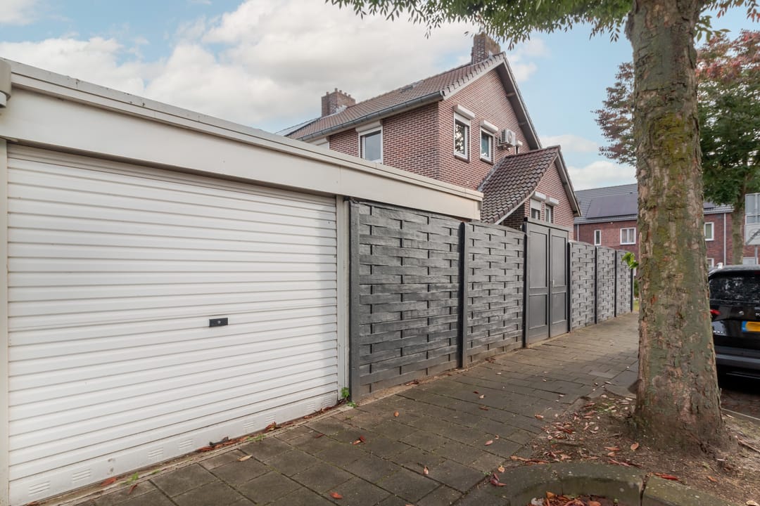 Photo 37 of Bredeweg 350