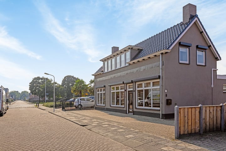 Bekijk foto 2 van Rucphensestraat 46