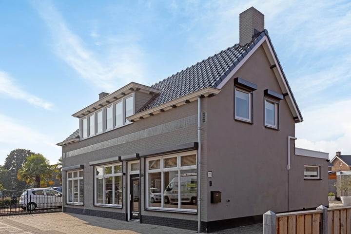 Bekijk foto 3 van Rucphensestraat 46