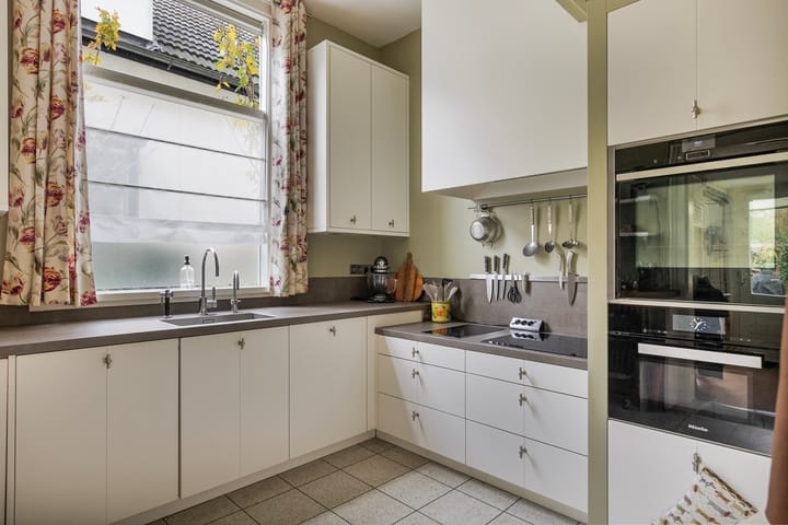 Foto 14 van Burg. Tutein Noltheniuslaan 25