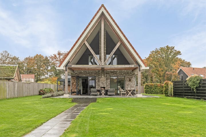 Foto 48 van Van Heeckerensweg 20-B