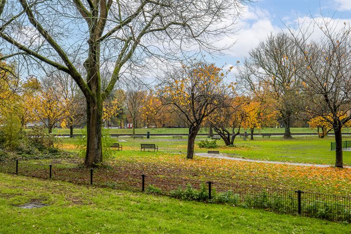 View photo 3 of Hendrika van Tussenbroeklaan 12