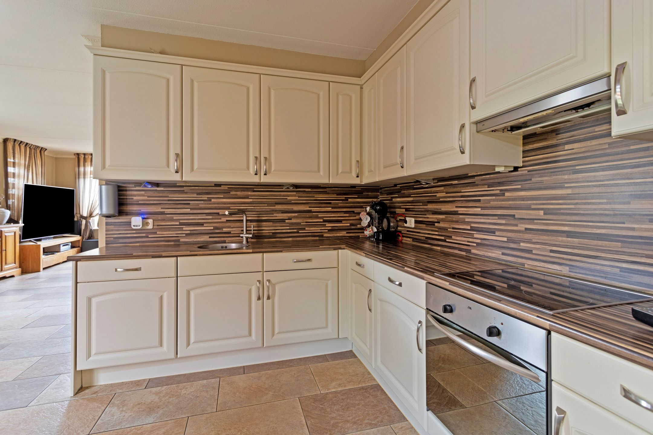 Foto 12 van Smelleken 8