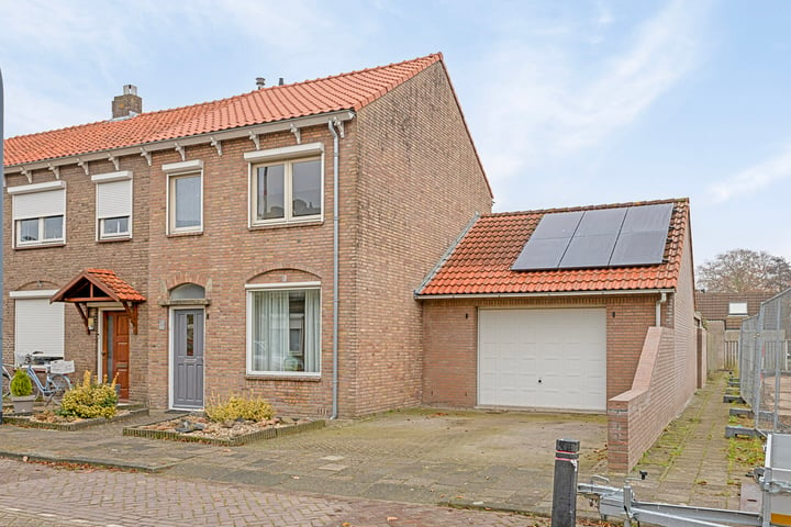 Bekijk foto 1 van Baardwijksestraat 87