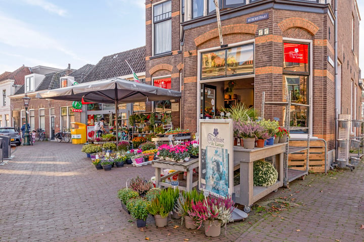 Bekijk foto 41 van Drie Octoberstraat 14