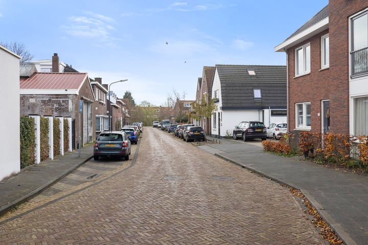 View photo 32 of Van Heeswijkstraat 1-B