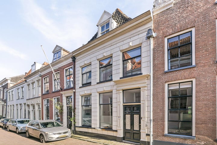 View photo 1 of Walstraat 18