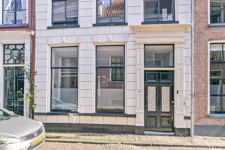 View photo 6 of Walstraat 18