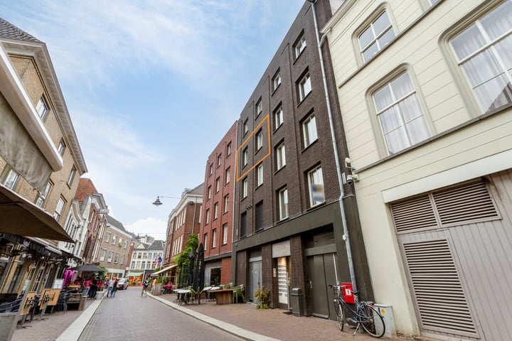 Bekijk foto 1 van Karrenstraat 61