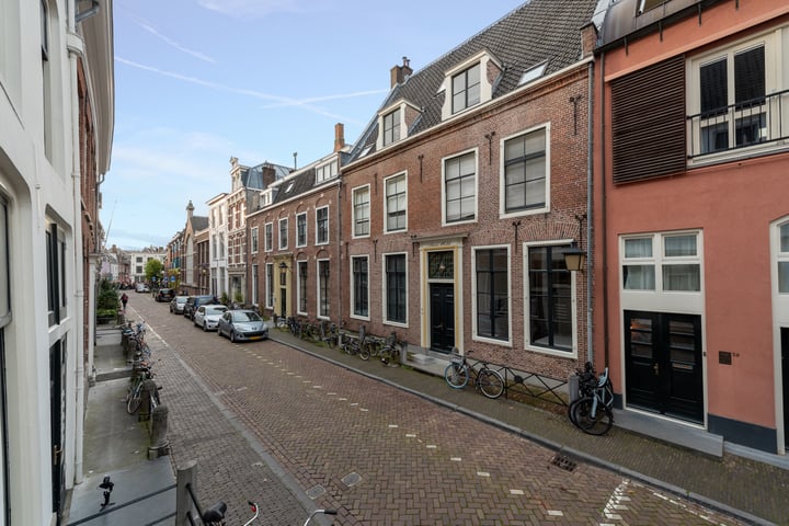 View photo 2 of Zuilenstraat 60