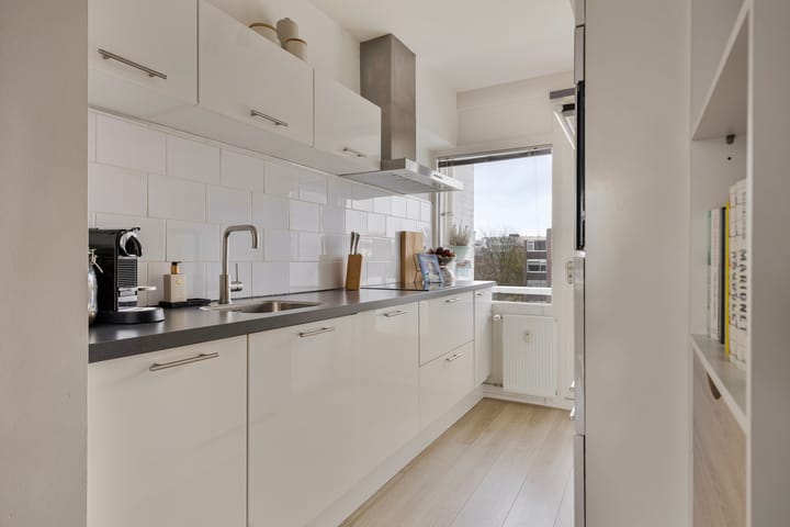 Foto 36 van Debussystraat 15