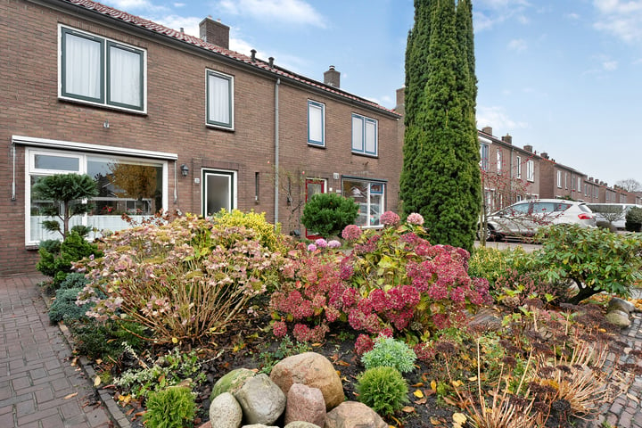 Bekijk foto 3 van Burg.van der Grondenstraat 28