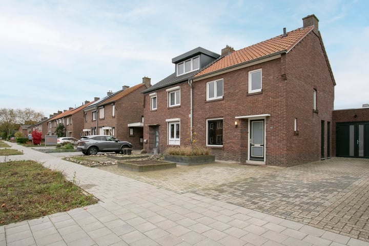 Bekijk foto 35 van Middelstestraat 53