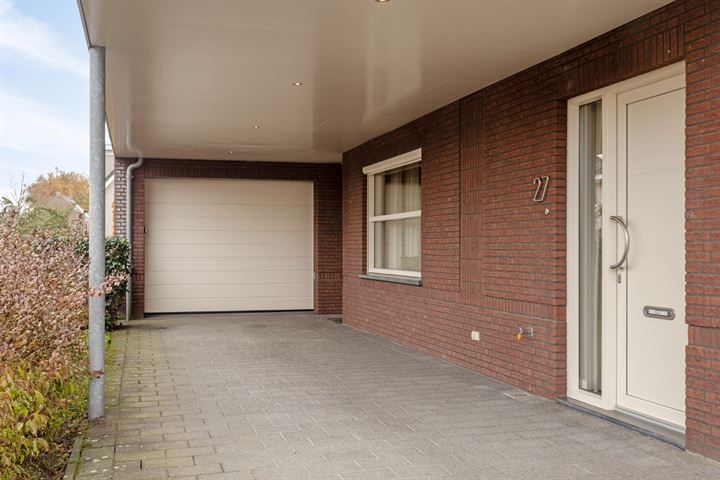 Bekijk foto 42 van Esdoornstraat 27